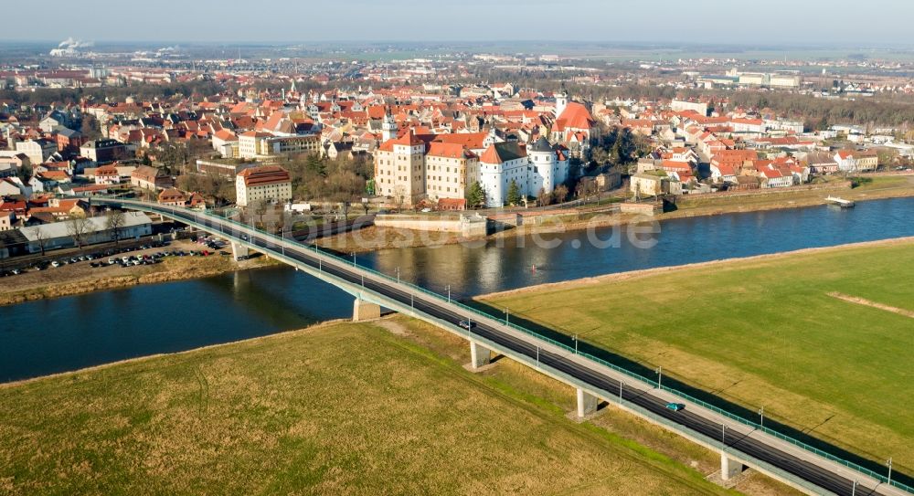 Luftbild Torgau - Fluß - Brückenbauwerk Elbebrücke in Torgau im Bundesland Sachsen, Deutschland