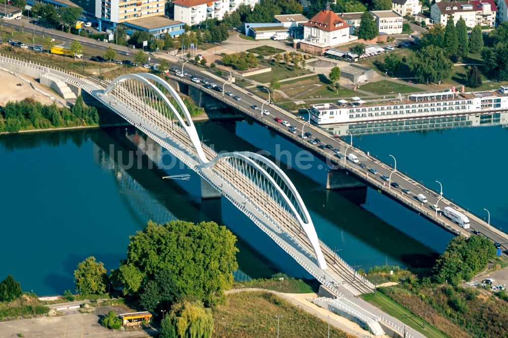 Luftbild Kehl - Fluß - Brückenbauwerk Europa Brücke in Kehl im Bundesland Baden-Württemberg, Deutschland
