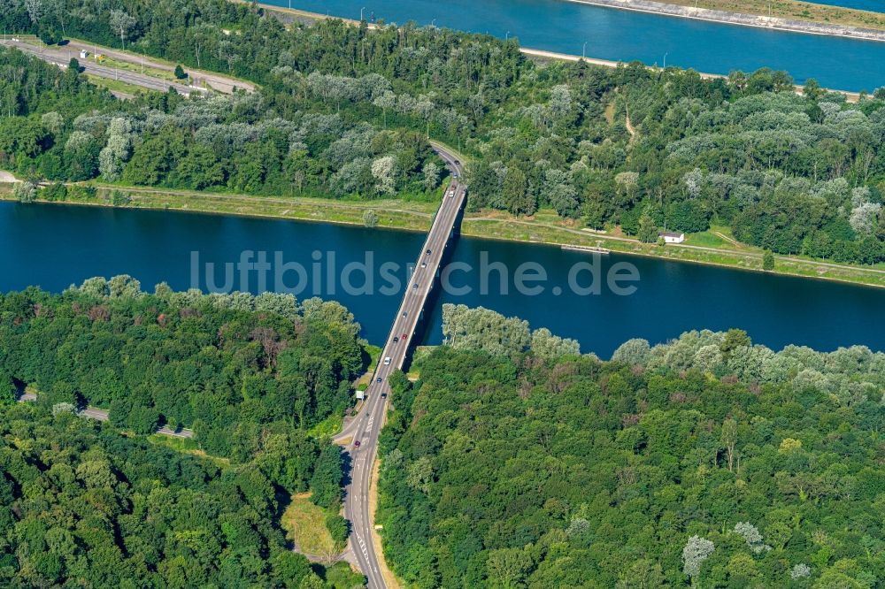 Luftaufnahme Marckolsheim - Fluß - Brückenbauwerk Grenze zu Frankreich in Marckolsheim in Grand Est, Frankreich