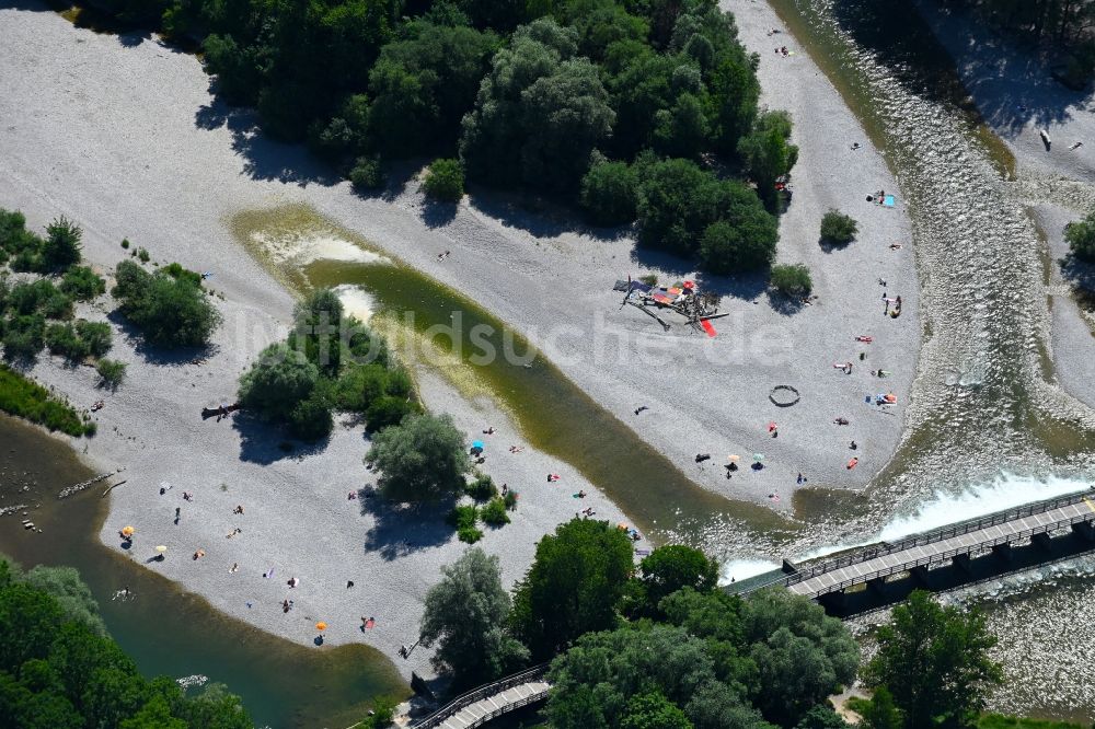 Luftbild München - Fluss- Brückenbauwerk Kabelsteg über die Isar im Stadtteil Au-Haidhausen in München im Bundesland Bayern, Deutschland