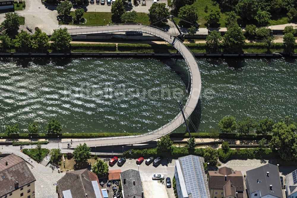 Luftbild Kelheim - Fluß - Brückenbauwerk Kelheim footbridge in Kelheim im Bundesland Bayern, Deutschland