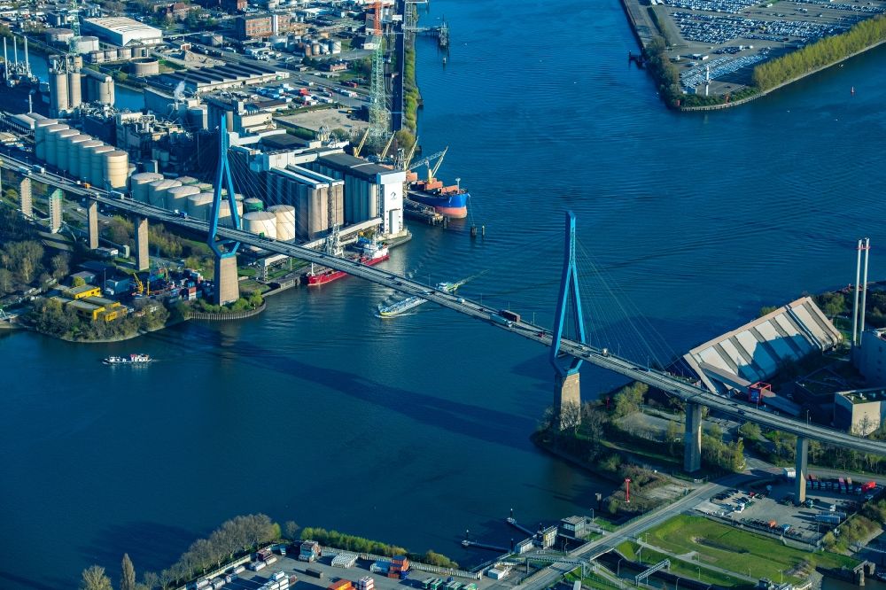 Luftbild Hamburg - Fluß - Brückenbauwerk Köhlbrandbrücke im Ortsteil Steinwerder in Hamburg, Deutschland