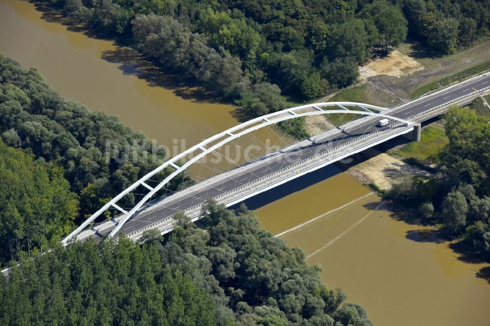 Kimle von oben - Fluß - Brückenbauwerk in Kimle in Györ-Moson-Sopron, Ungarn