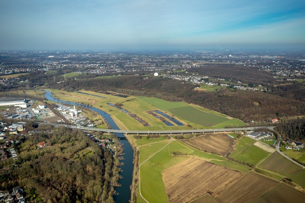 Luftaufnahme Bochum - Fluß - Brückenbauwerk Kosterbrücke über die Ruhr in Bochum im Bundesland Nordrhein-Westfalen, Deutschland