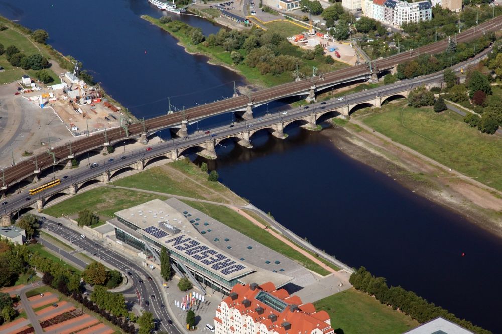 Luftbild Dresden - Fluß - Brückenbauwerk Marienbrücke über die Elbe in Dresden im Bundesland Sachsen, Deutschland