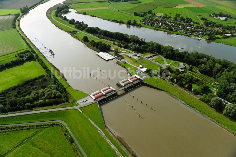 Luftbild Neuhäuserdeich - Fluß - Brückenbauwerk Ostesperrwerk in Neuhäuserdeich im Bundesland Niedersachsen, Deutschland
