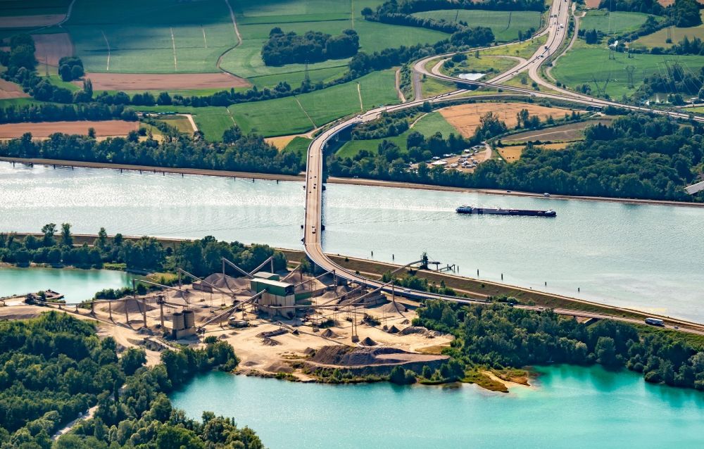 Luftbild Eschau - Fluß - Brückenbauwerk am Rhein Pflimlin Brücke in Eschau in Grand Est, Frankreich