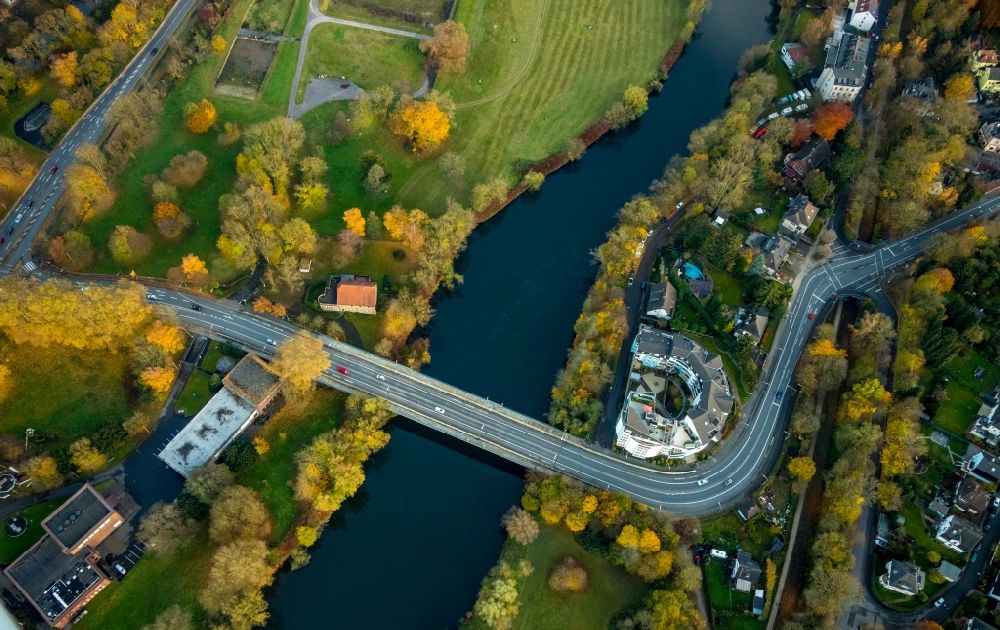 Witten aus der Vogelperspektive: Fluß - Brückenbauwerk Ruhrbrücke in Bommern in Witten im Bundesland Nordrhein-Westfalen, Deutschland