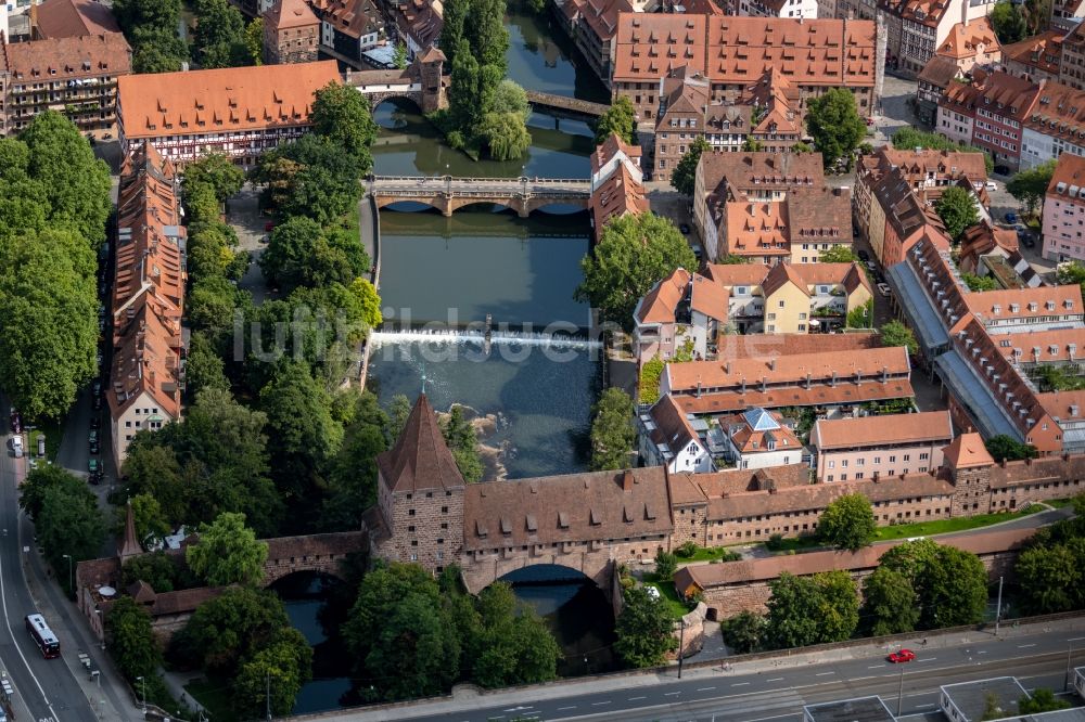 Luftbild Nürnberg - Fluss - Brückenbauwerk Schlayerturm in Nürnberg im Bundesland Bayern, Deutschland