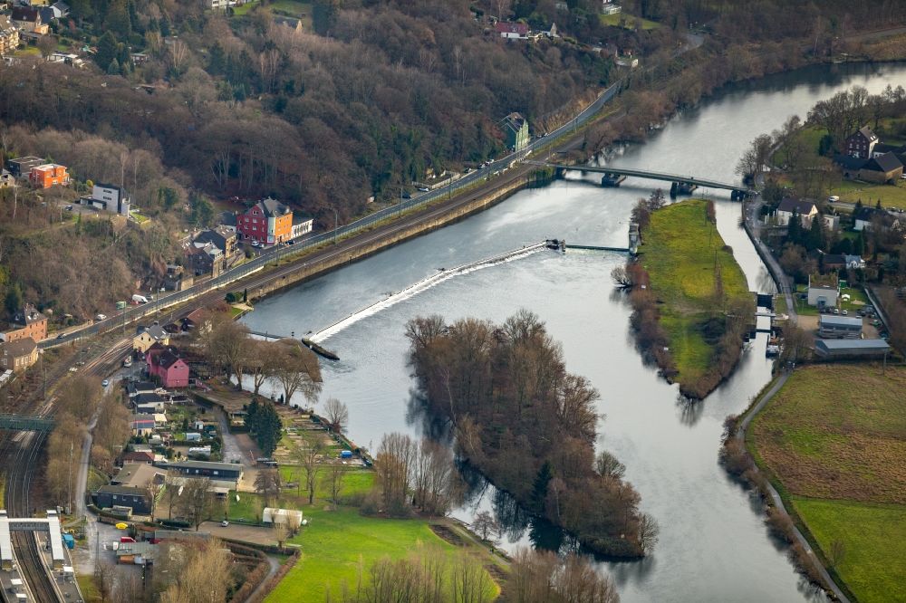 Hattingen von oben - Fluß - Brückenbauwerk Schwimmbrücke Dahlhausen über die Ruhr in Hattingen im Bundesland Nordrhein-Westfalen, Deutschland