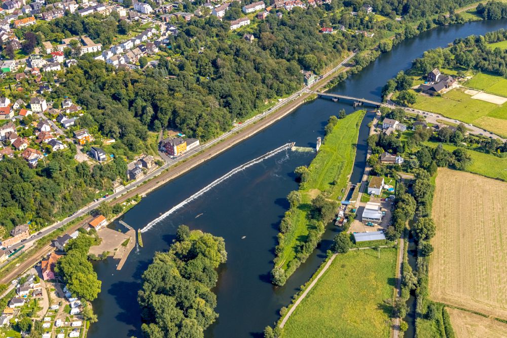 Hattingen aus der Vogelperspektive: Fluß - Brückenbauwerk Schwimmbrücke Dahlhausen über die Ruhr in Hattingen im Bundesland Nordrhein-Westfalen, Deutschland