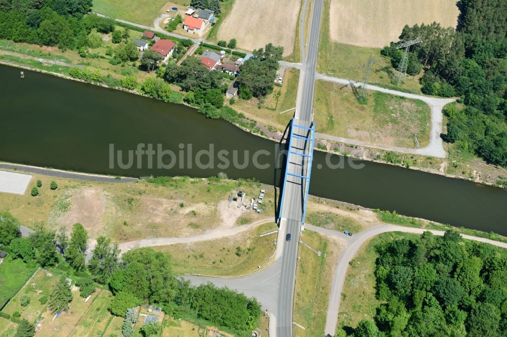 Wusterwitz von oben - Fluß - Brückenbauwerk Straßenbrücke Wusterwitz über dem Elbe-Havel-Kanal im Norden von Wusterwitz im Bundesland Brandenburg