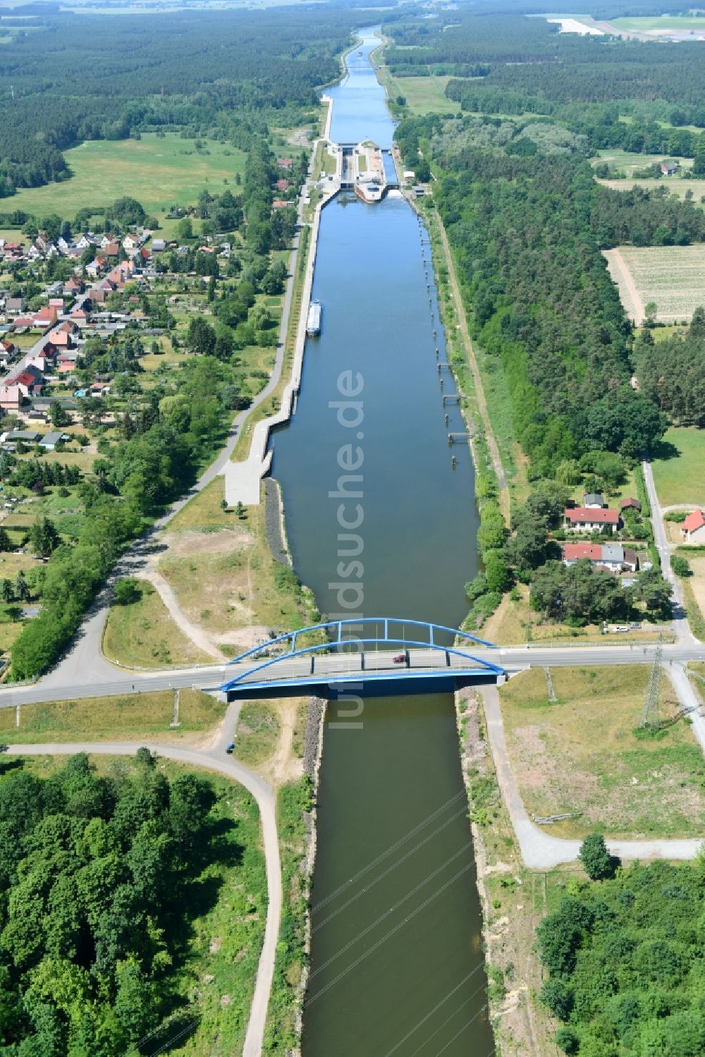 Luftbild Wusterwitz - Fluß - Brückenbauwerk Straßenbrücke Wusterwitz über dem Elbe-Havel-Kanal im Norden von Wusterwitz im Bundesland Brandenburg