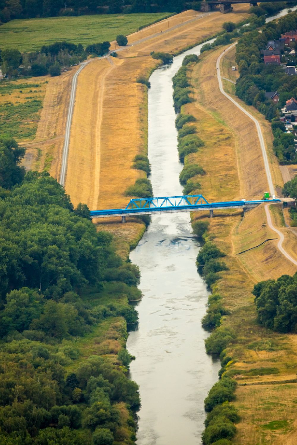 Luftaufnahme Marl - Fluß - Brückenbauwerk Weser-Datteln-Kanal entlang der Hervester Straße in Marl im Bundesland Nordrhein-Westfalen