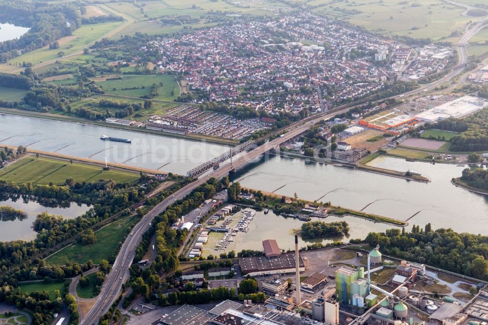 Karlsruhe von oben - Fluß - Brückenbauwerke über den Rhein bei Maxau im Ortsteil Knielingen in Karlsruhe im Bundesland Baden-Württemberg, Deutschland