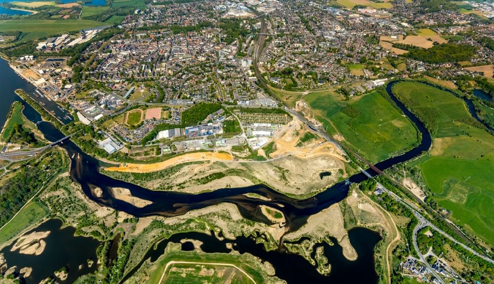 Luftaufnahme Wesel - Fluss- Delta und Mündungsbereich der Lippe bei Wesel im Bundesland Nordrhein-Westfalen, Deutschland