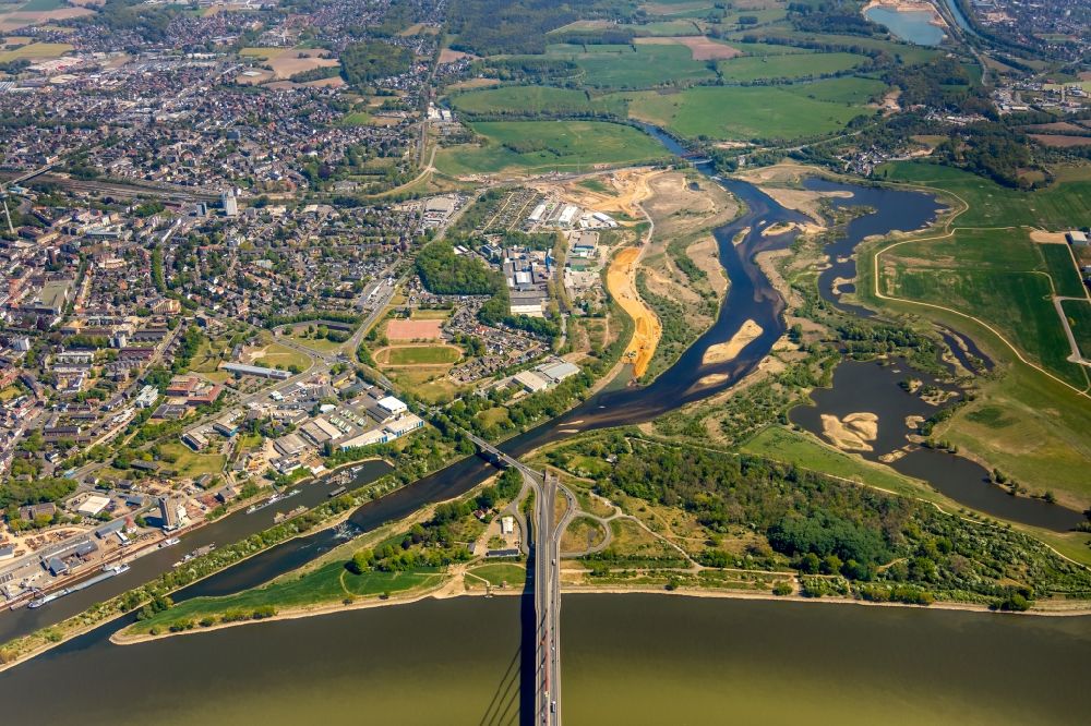 Luftbild Wesel - Fluss- Delta und Mündungsraum der Lippe und Rhein mit Niederrheinbrücke bei Wesel im Bundesland Nordrhein-Westfalen, Deutschland