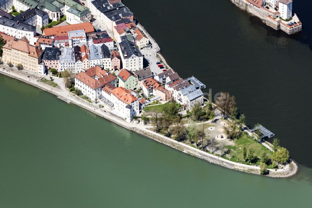 Passau von oben - Fluß- Delta und Strom- Mündung Dreiflüsseeck in Passau im Bundesland Bayern, Deutschland