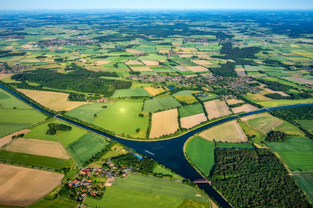 Luftaufnahme Edesbüttel - Fluß- Delta und Strom- Mündung Elbe-Seitenkanal - Mittellandkanal in Edesbüttel im Bundesland Niedersachsen, Deutschland