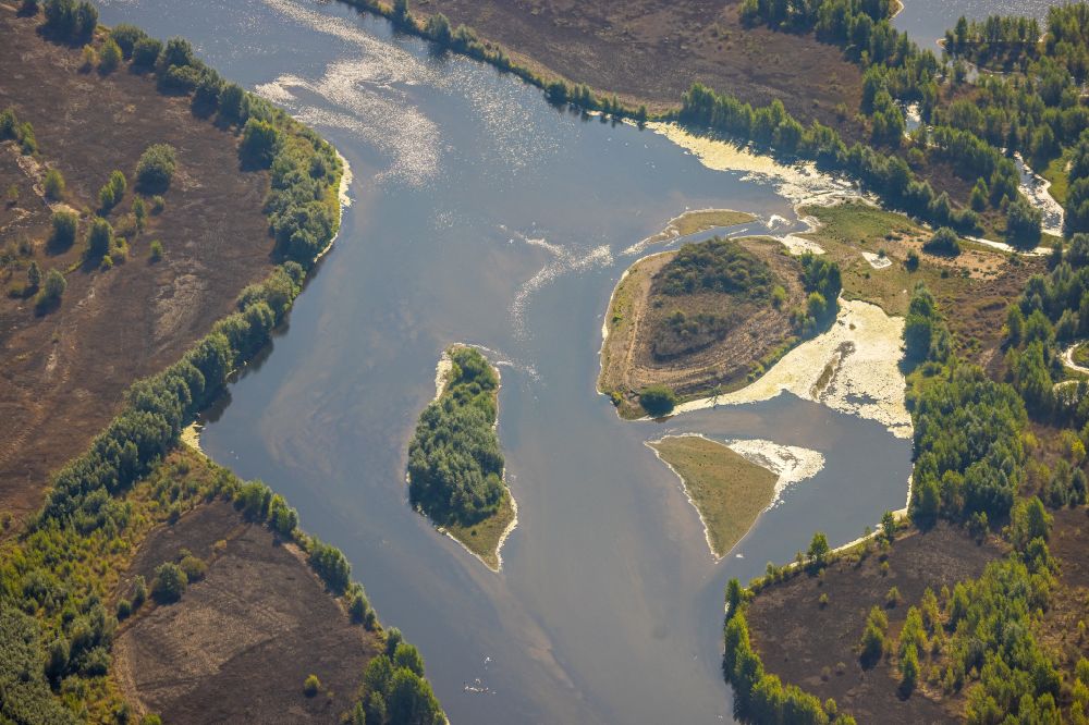 Wesel von oben - Fluß- Delta und Strom- Mündung des Flusses Lippe in Wesel im Bundesland Nordrhein-Westfalen