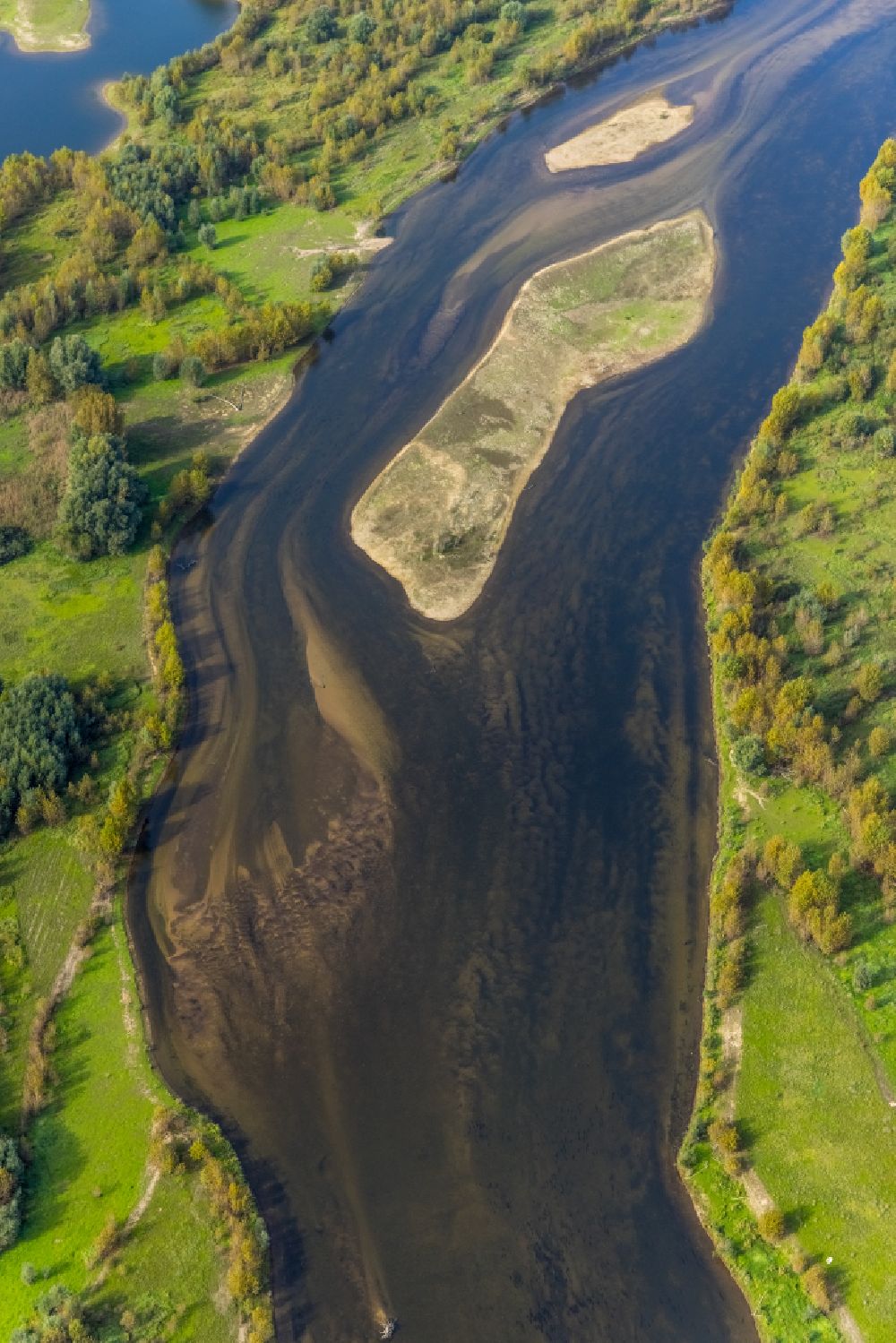 Wesel von oben - Fluß- Delta und Strom- Mündung im Nationalen Schutzgebiet Lippemündungsraum in Wesel im Bundesland Nordrhein-Westfalen