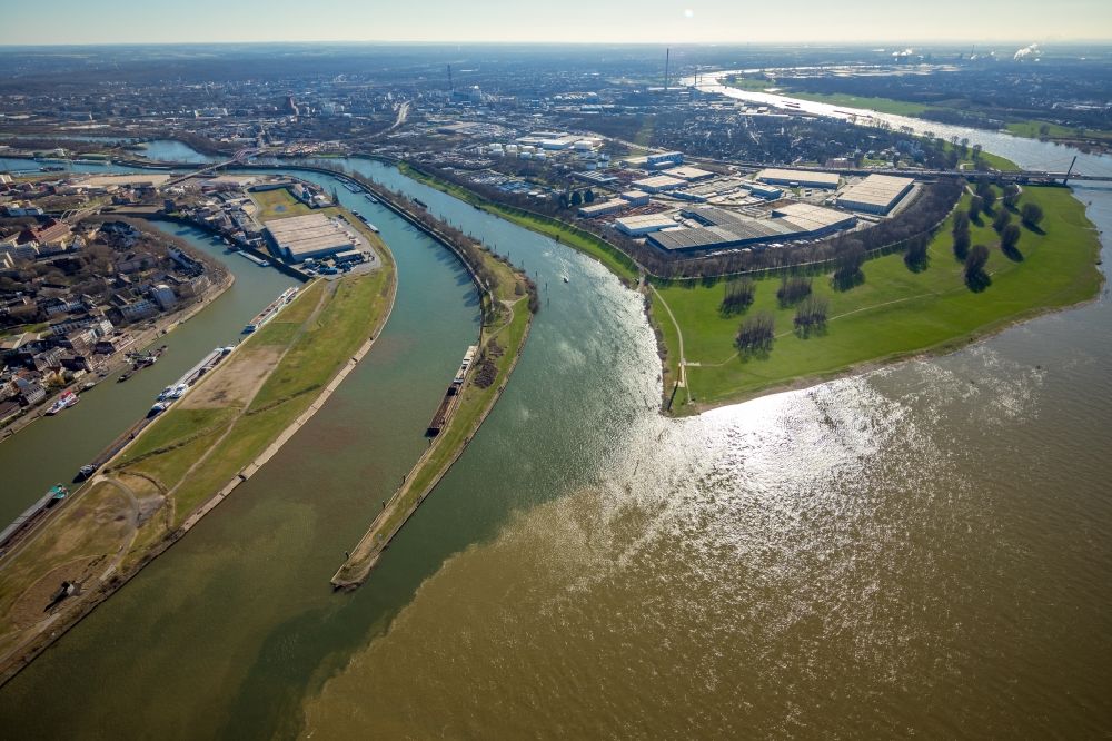 Luftbild Duisburg - Fluss- Delta und Strom- Mündung der Ruhr in den Rhein in Duisburg im Bundesland Nordrhein-Westfalen
