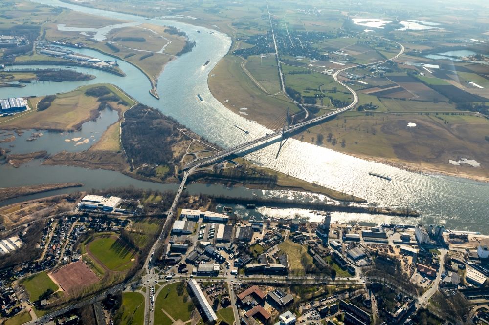 Wesel von oben - Fluß- Delta und Strom- Mündung zwischen Lippemündung und Rhein im Ortsteil Lippedorf in Wesel im Bundesland Nordrhein-Westfalen, Deutschland