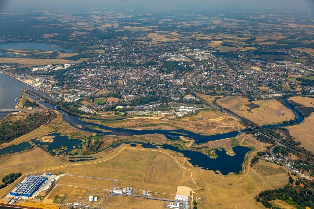 Wesel von oben - Fluß- Delta und Strom- Mündung zwischen Lippemündung und Rhein im Ortsteil Lippedorf in Wesel im Bundesland Nordrhein-Westfalen, Deutschland