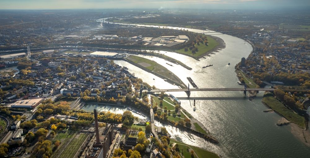 Luftbild Duisburg - Fluß- Delta und Strom- Mündung zwischen Ruhr und Rhein im Ortsteil Homberg-Ruhrort-Baerl in Duisburg im Bundesland Nordrhein-Westfalen, Deutschland