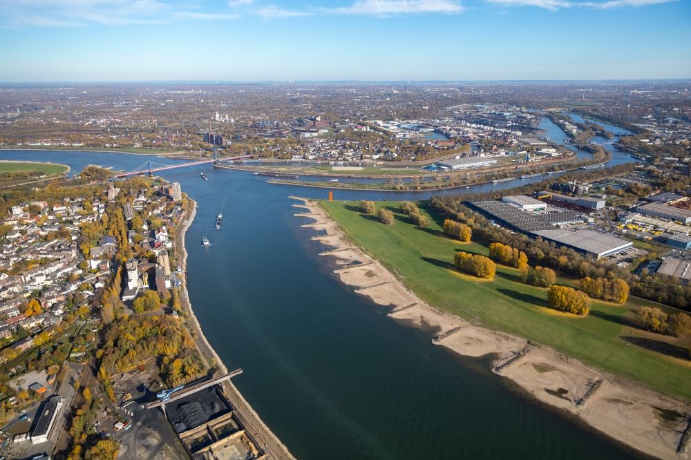 Luftbild Duisburg - Fluß- Delta und Strom- Mündung zwischen Ruhr und Rhein im Ortsteil Homberg-Ruhrort-Baerl in Duisburg im Bundesland Nordrhein-Westfalen, Deutschland