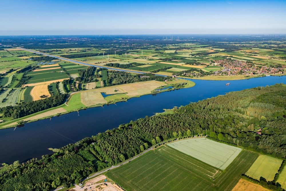 Luftbild Artlenburg - Fluß-Kanal-Mündung der Elbe und des Elbe-Seiten-Kanals in Artlenburg im Bundesland Niedersachsen, Deutschland