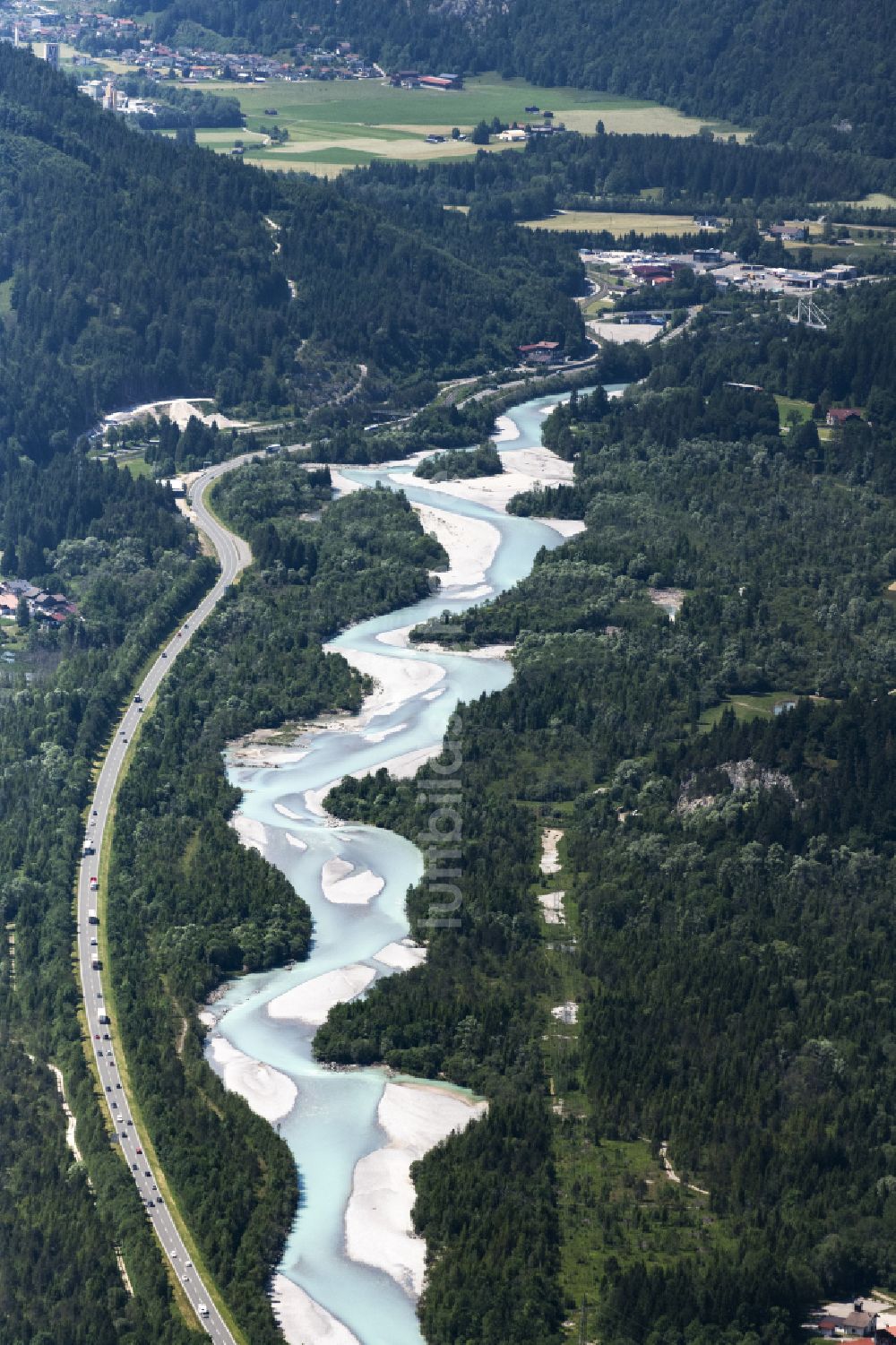 Luftbild Pinswang - Fluß - Kurvenverlauf des Lech in Pinswang in Tirol, Österreich