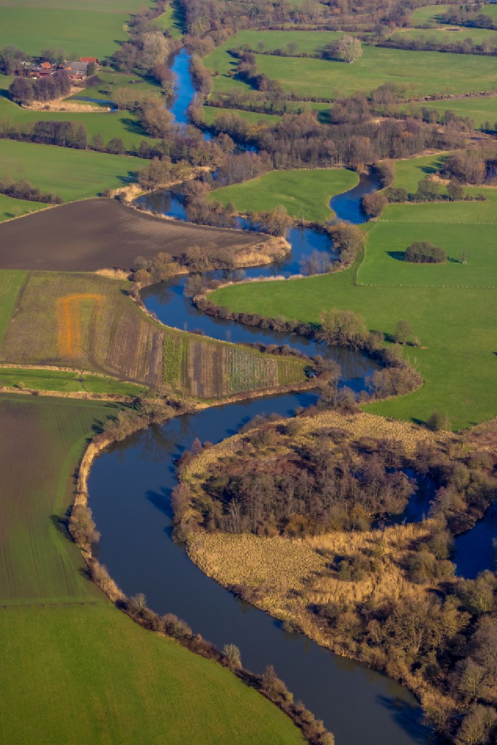 Luftaufnahme Wethmar - Fluss- Kurvenverlauf der Lippe in Wethmar im Bundesland Nordrhein-Westfalen, Deutschland
