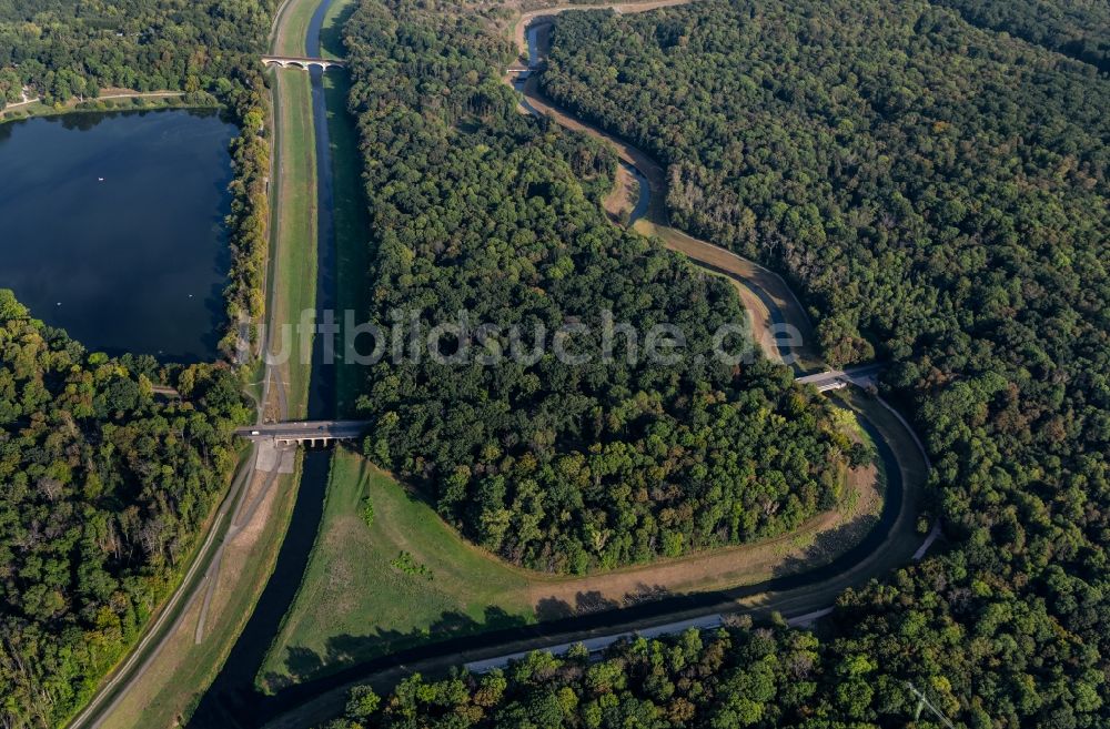 Luftaufnahme Leipzig - Fluß - Kurvenverlauf der Nahle entlang der Neuen Luppe und dem Auensee an der Gustav-Esche-Straße in Leipzig im Bundesland Sachsen, Deutschland