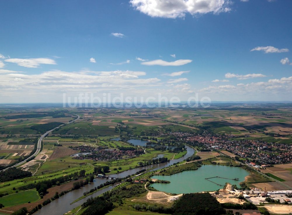 Luftaufnahme Dettelbach - Fluss Main und Baggersee in Dettelbach im Bundesland Bayern