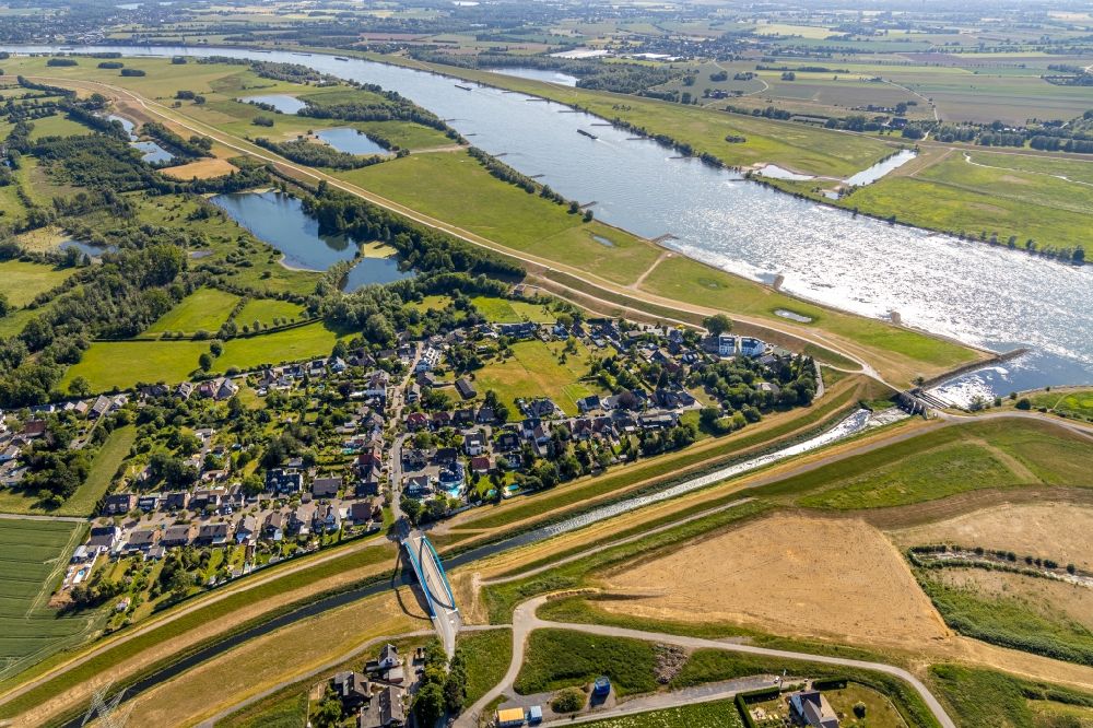Luftaufnahme Stapp - Fluss- Mündung der Emscher in den Rhein Am Stapp im Bundesland Nordrhein-Westfalen, Deutschland