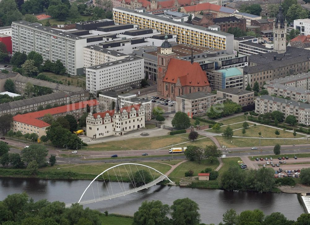 Luftaufnahme Dessau-Roßlau - Fluss Mulde am Palais des Schloss Museum für Stadtgeschichte in Dessau-Roßlau im Bundesland Sachsen-Anhalt, Deutschland