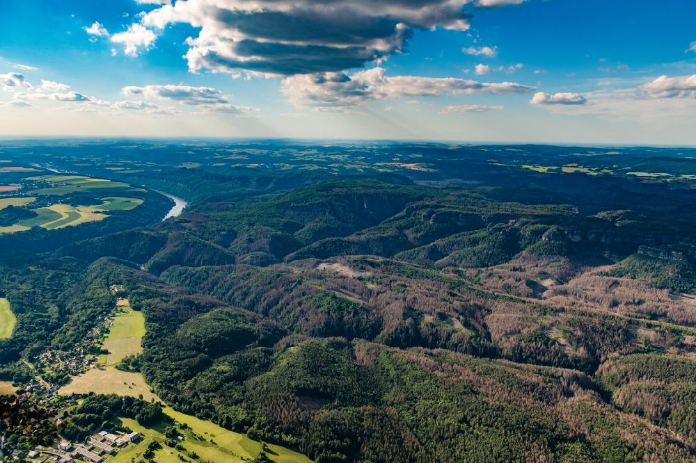 Hrensko von oben - Fluß- Quelle und Ursprung der Elbe in Spindleruv Mlyn (Spindlermühle) in Kralovehradecky kraj, Tschechien