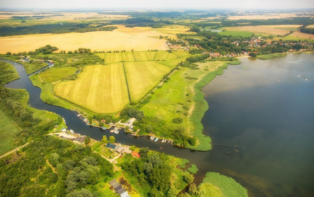 Dargun aus der Vogelperspektive: Fluß- Ursprung der Peene in Dargun im Bundesland Mecklenburg-Vorpommern