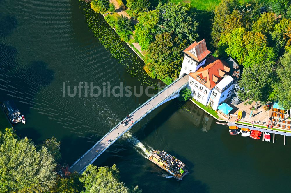 Luftaufnahme Berlin - Flußbrücke Abteibrücke an der Insel der Jugend im Ortsteil Treptow in Berlin, Deutschland