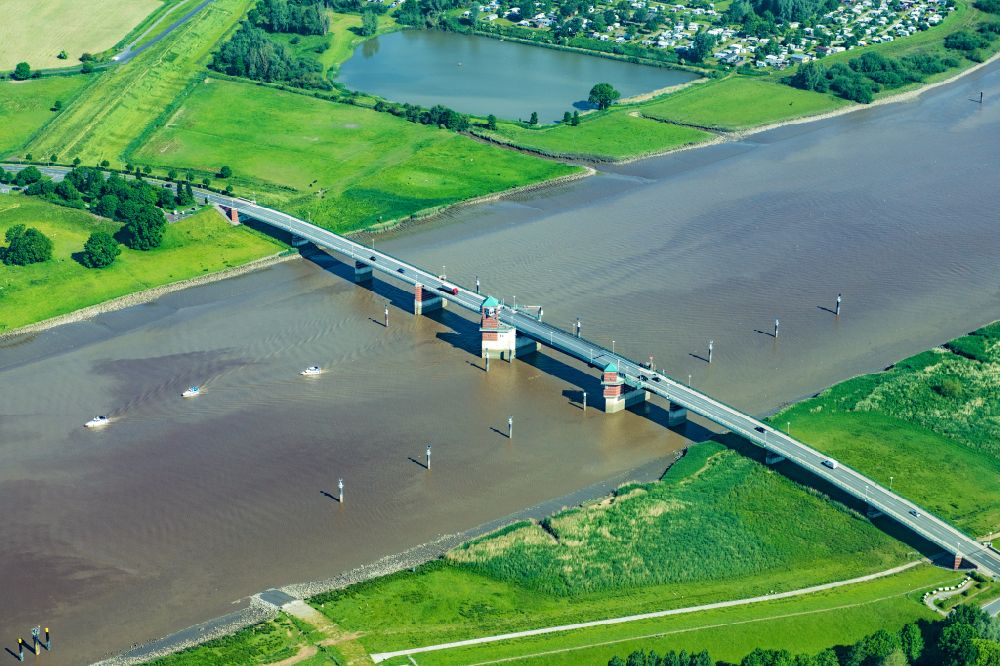 Leer (Ostfriesland) von oben - Flußbrücke B 436 über die Ems in Leer (Ostfriesland) im Bundesland Niedersachsen, Deutschland