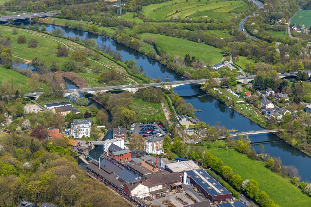 Witten von oben - Flußbrücke über die Ruhr in Witten im Bundesland Nordrhein-Westfalen, Deutschland