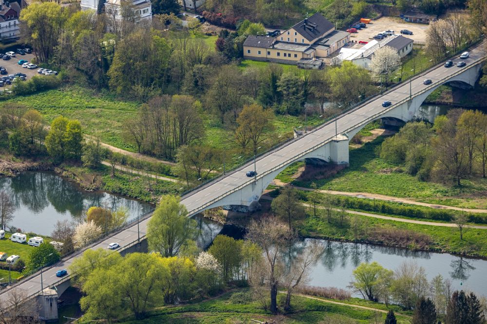 Witten aus der Vogelperspektive: Flußbrücke über die Ruhr in Witten im Bundesland Nordrhein-Westfalen, Deutschland