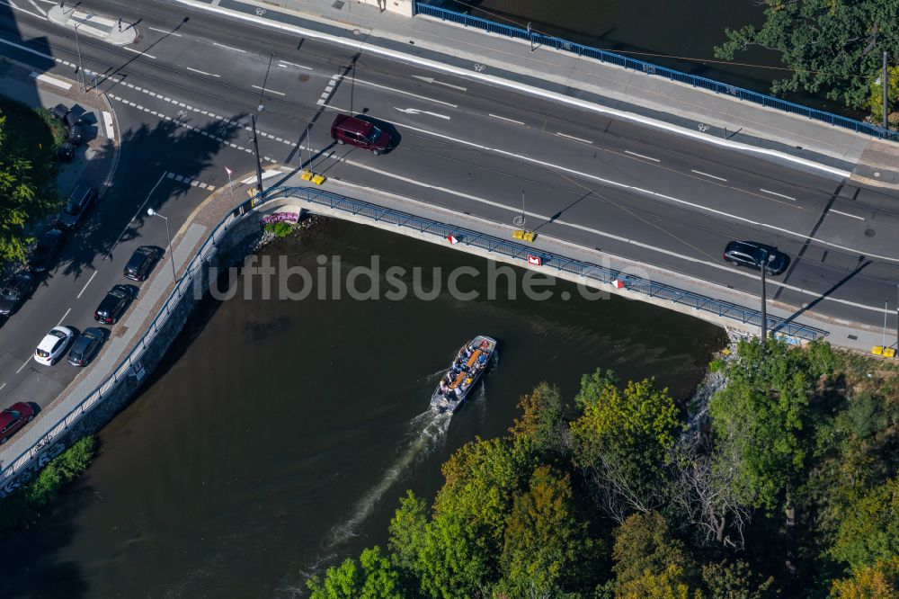 Leipzig von oben - Flussbrücke über die Weiße Elster in Leipzig im Bundesland Sachsen, Deutschland