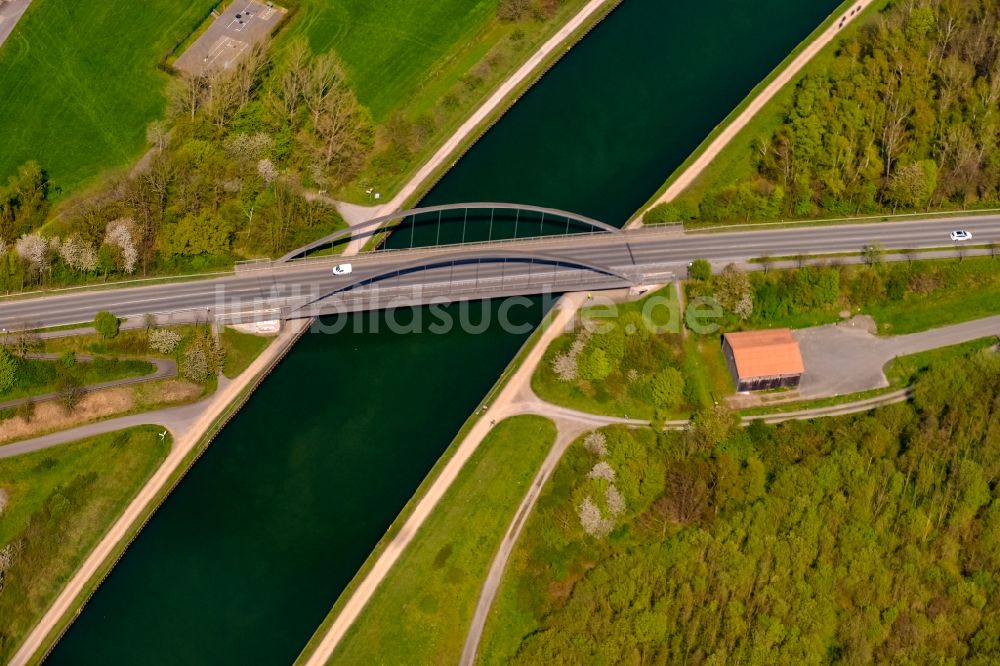 Lünen aus der Vogelperspektive: Flußbrücke des Datteln-Hamm-Kanals in Lünen im Bundesland Nordrhein-Westfalen, Deutschland