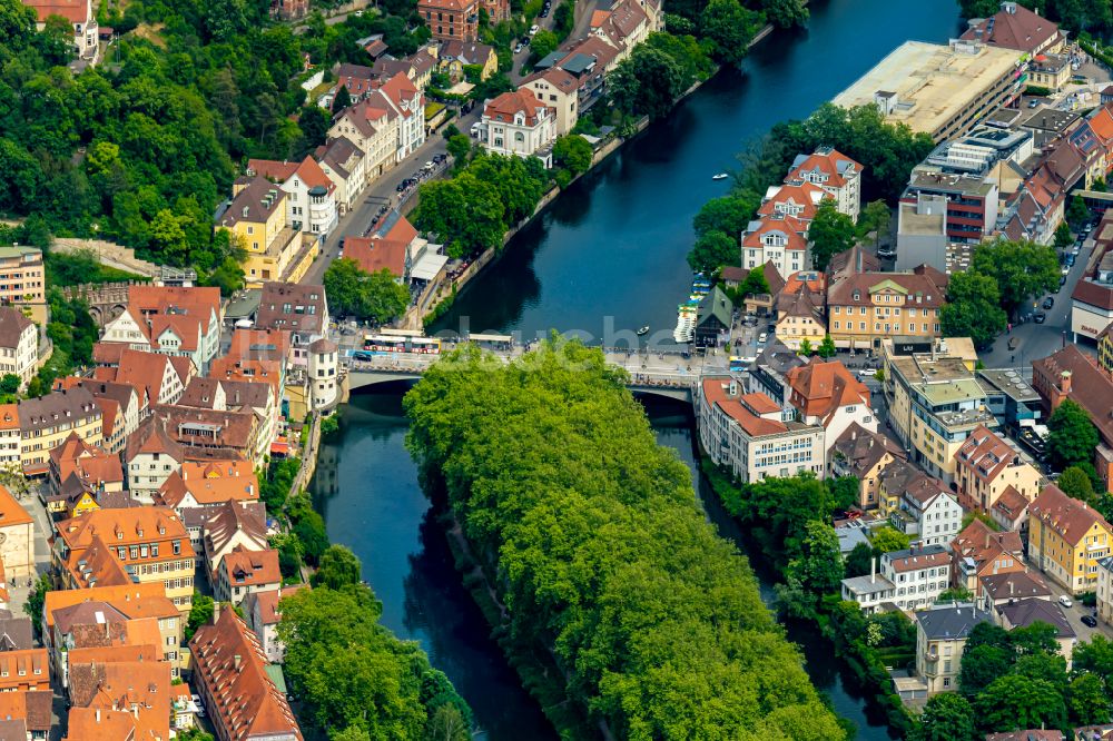 Luftbild Tübingen - Flußbrücke Eberhardsbrücke in Tübingen im Bundesland Baden-Württemberg, Deutschland