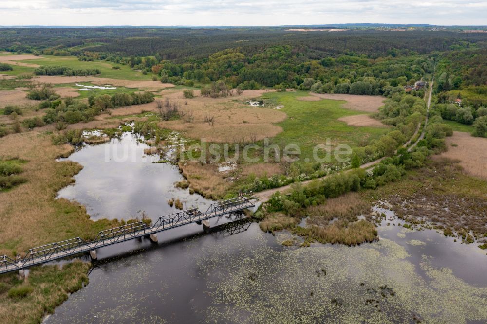 Luftaufnahme Siekierki - Flußbrücke Europabrücke über die Oder in Siekierki in Woiwodschaft Westpommern, Polen