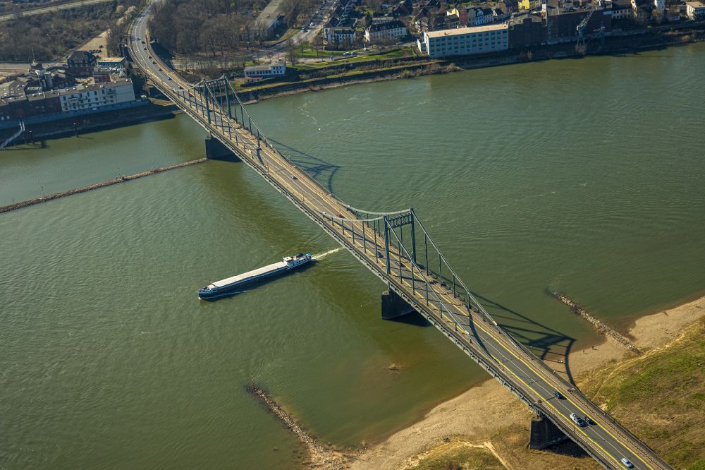 Luftaufnahme Uerdingen - Flussbrücke Krefeld-Uerdinger Brücke über den Rhein in Uerdingen im Bundesland Nordrhein-Westfalen, Deutschland