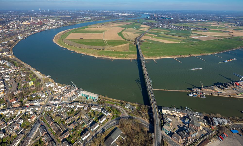 Luftbild Uerdingen - Flussbrücke Krefeld-Uerdinger Brücke über den Rhein in Uerdingen im Bundesland Nordrhein-Westfalen, Deutschland