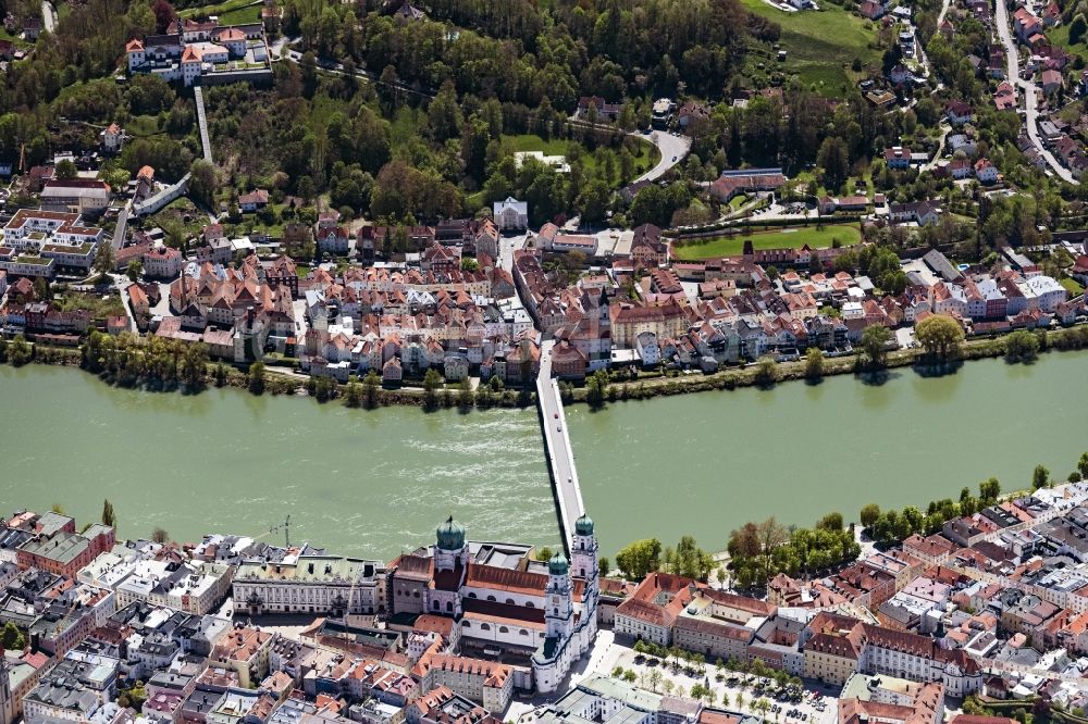 Luftaufnahme Passau - Flußbrücke Marienbrücke in Passau im Bundesland Bayern, Deutschland